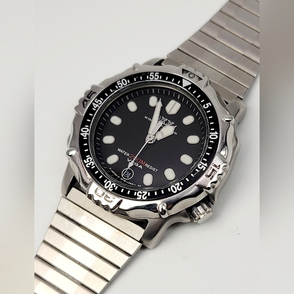 Vintage Citizen OXY Vega Quartz Diver 5F18-L03423 TA Black Dial Japan Dive Watch